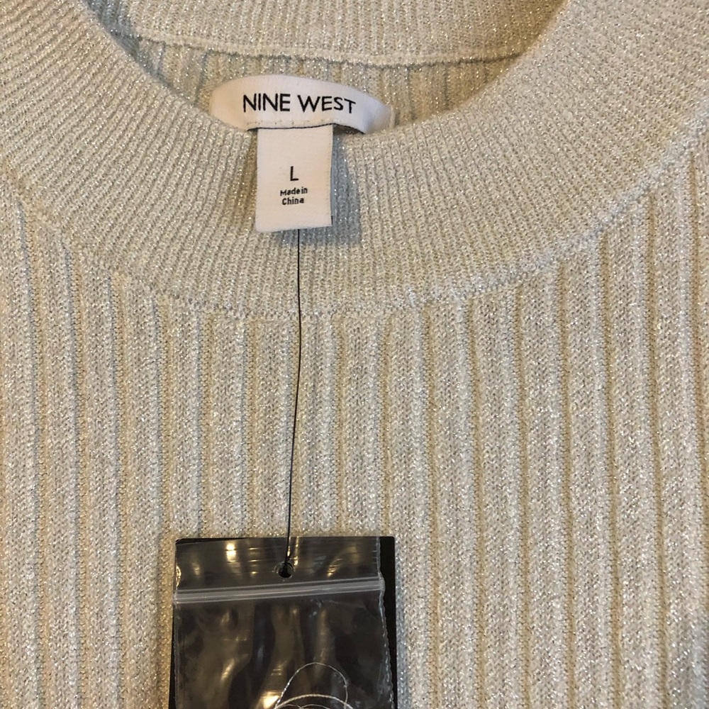 Woman’s Ribbed Top - Picture 4 of 6